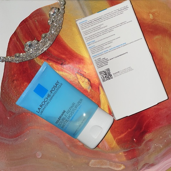 La Roche-Posay Double Repair Matte Moisturizer for oily combination skin - Picture 2 of 3